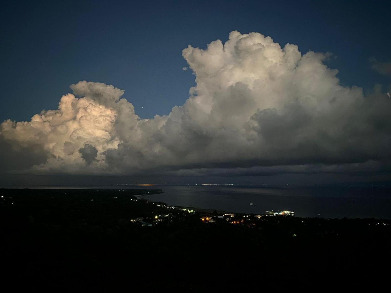 Thornton'S Sea View Cafe & Guesthouse Siquijor Zewnętrze zdjęcie